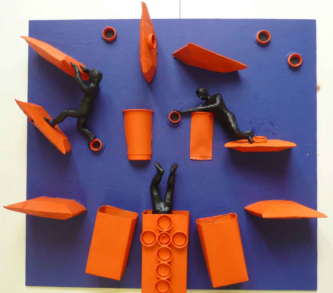 Kl 10 Assemblage mit Figuren 1