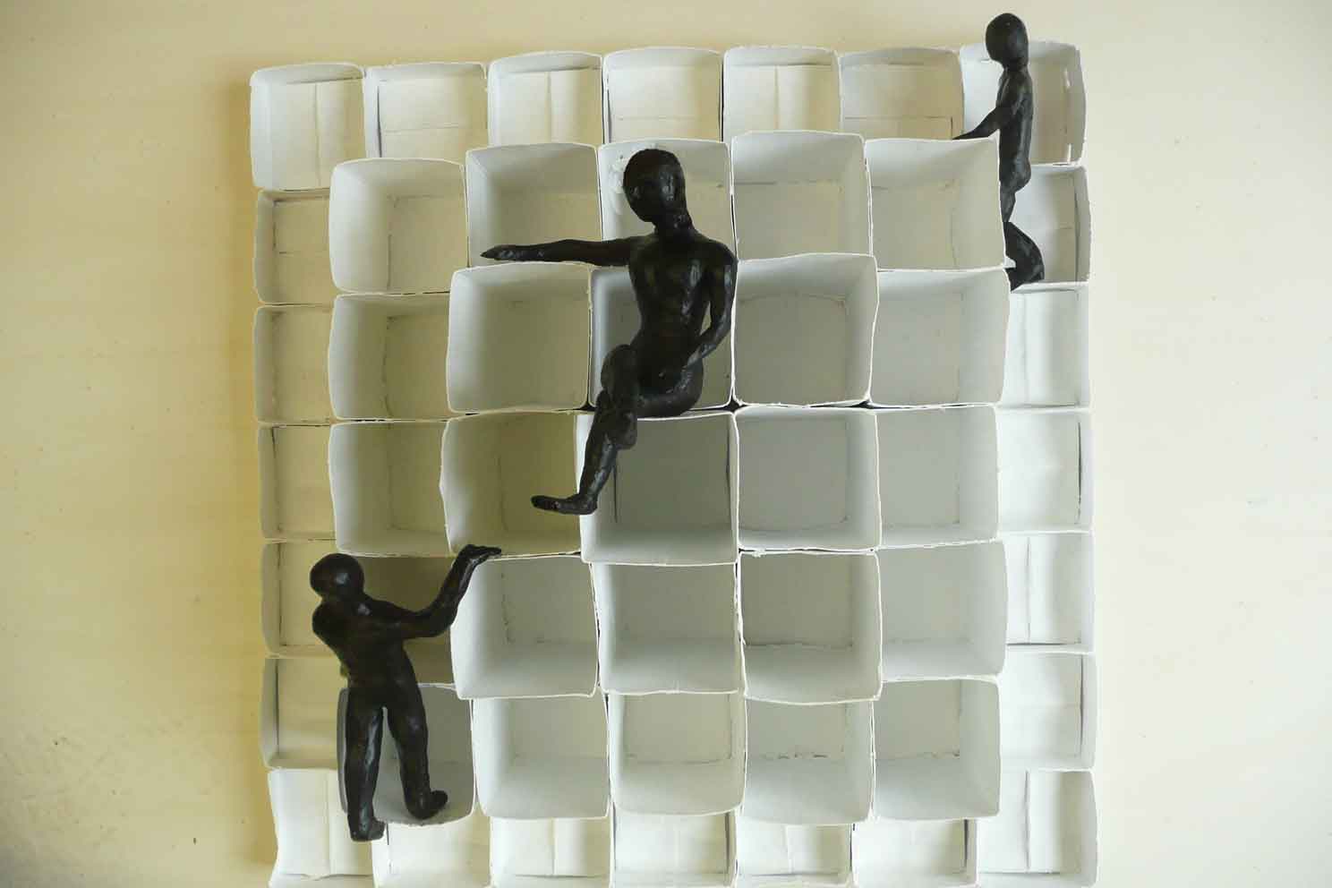 Kl 10 Assemblage mit Figuren 3